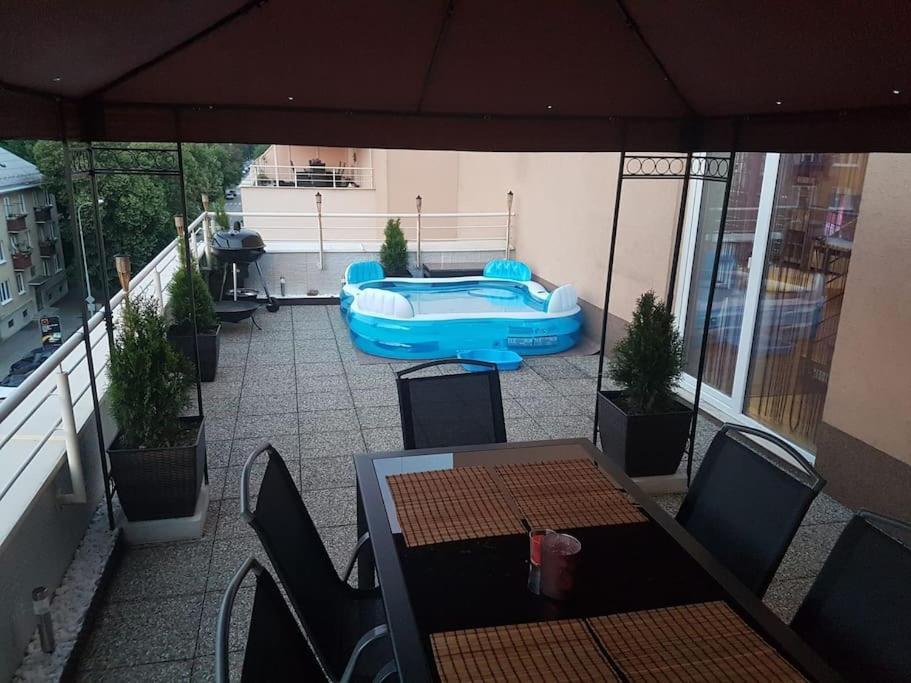 Mezonetovy V Centre Novej Dubnice Apartament